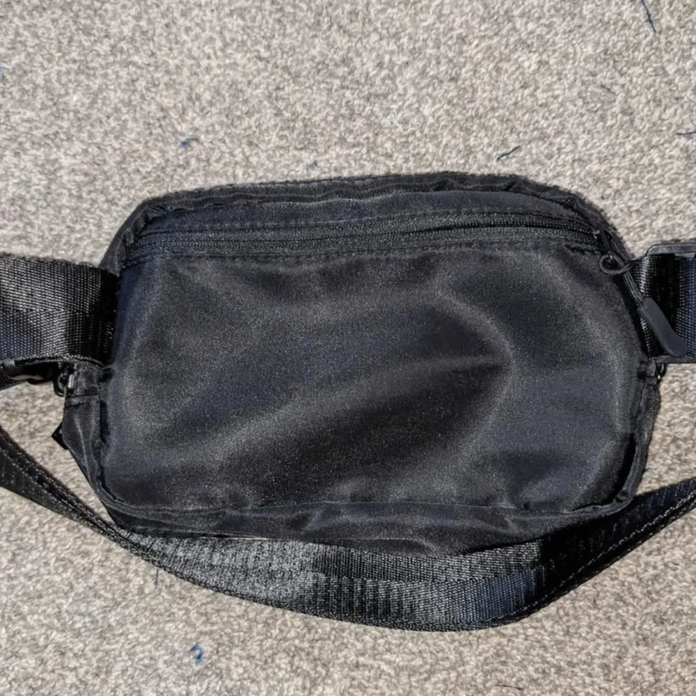 Black Crossbody Fanny Pack Bag - Picture 3 of 4